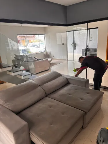 Limpeza profunda no seu sofá