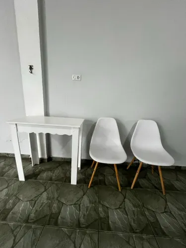 Mesa com 2 cadeiras