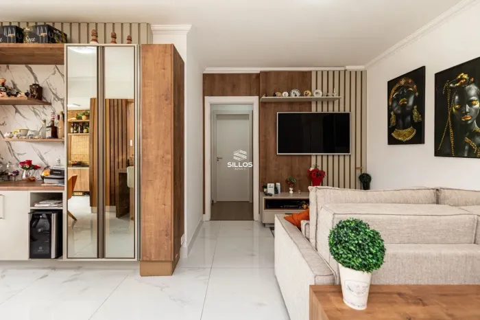Apartamento à venda com 2 quartos no Mêrces em Curitiba