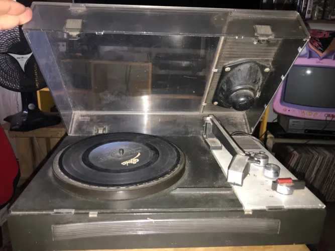Toca-discos vintage (vitrola) para decoração ou restauração 