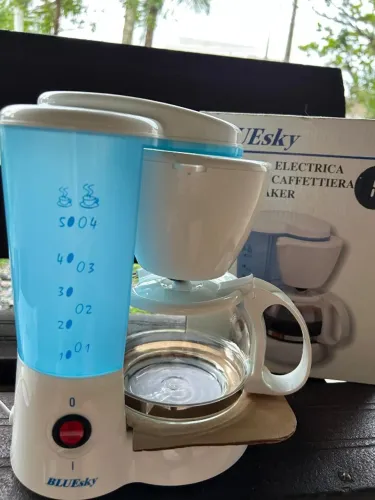 Cafeteira nova na caixa da BlueSky