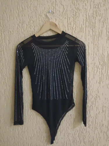 Body em tule preto com pedrarias