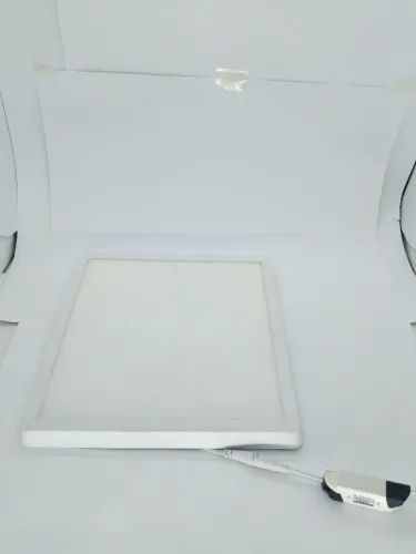 Painel de Led Quadrado Com Driver Funcionando Luz Amarela