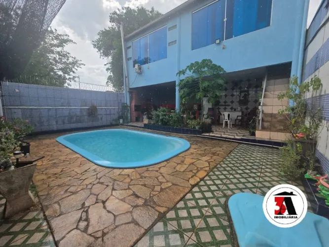 Casa com Piscina Zona Leste