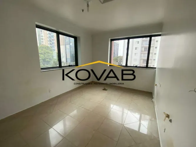 Sala comercial para locação, excelente localização, a apenas 3 quadras do Metrô Moema! 50m