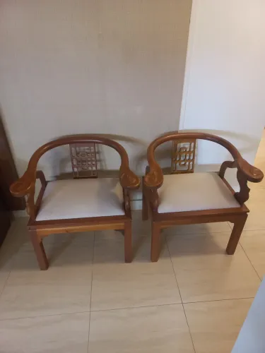 2 Cadeiras em Madeira Maciça com estofado Rústica 