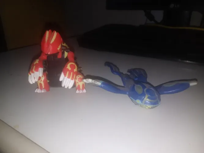 Action Figures Pokémon Primal Groudon e Kyogre, os dois juntos por 60