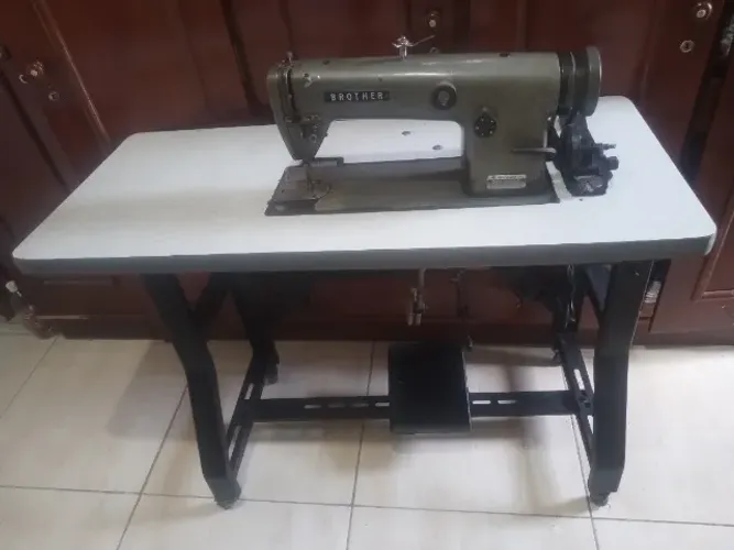Máquina de Costura Industrial Brother DB2-B755-5