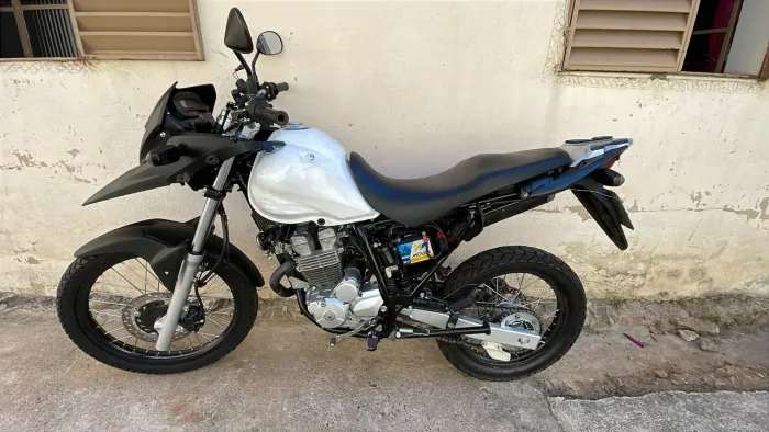 Vendo xre 2013 muito nova !