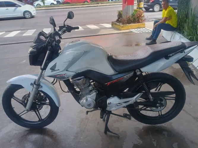 Vende-se moto quitada e legalizada em meu nome no ponto de tranferir