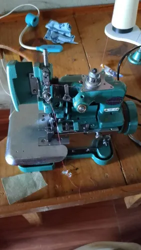 Máquina overloque semi nova