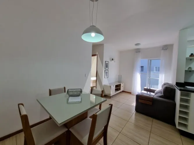 Apartamento semi mobiliado com 02 quartos no bairro Santo Antonio.