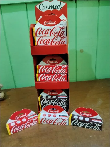 Lote com 25 Carmeds edição especial Coca Cola 