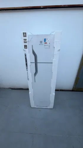 Geladeira Electrolux 260 litros 127v zerado