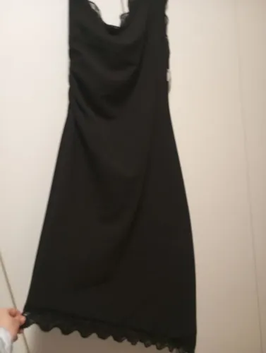 Vestido preto assimétrico 