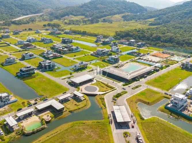 Terreno Fundo Lago no Reserva da Pedra - Pedra Branca - EST