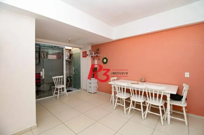 Casa com 2 dormitórios para alugar, 100 m² por R$ 7.447,00/mês - Gonzaga - Santos/SP