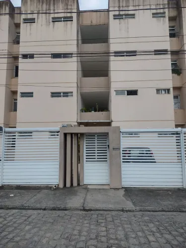 Alugo apartamento no Feitosa.
