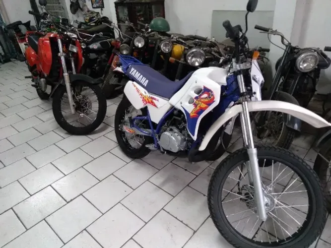Motos Yamaha DT 200 R no Brasil