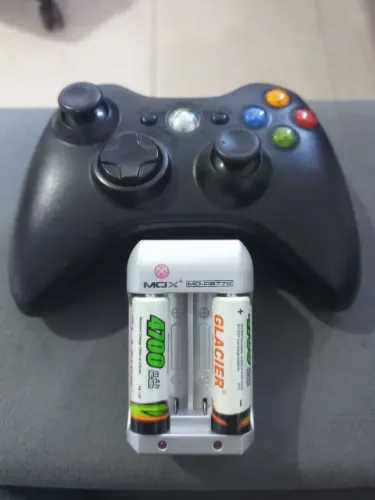 Controle Xbox 360 Sem Fio Original + Kit Carregador com 2 Pilhas Recarregáveis
