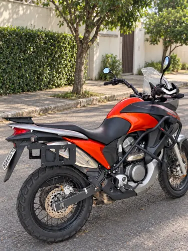 ? Honda Transalp 750 2015 - extremamente conservada