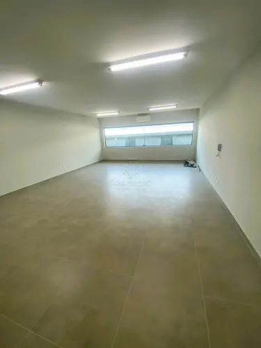 Ponto Comercial para Locação, localizado em avenida movimentada com 60 metros quadrados.