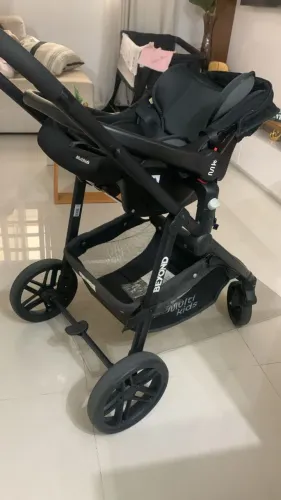 Carrinho de Bebe Multikids + Bebê Conforto