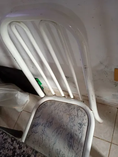 Mesa com.4 cadeiras