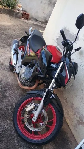 Twister 250 vermelha 