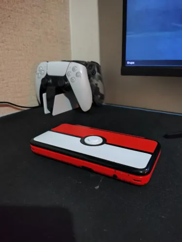 New Nintendo 2ds XL (Edição Pokébola)