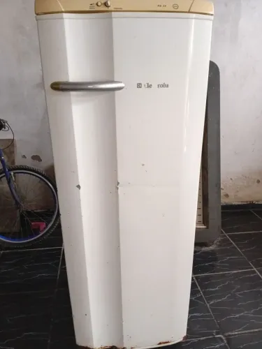 Geladeira Electrolux.