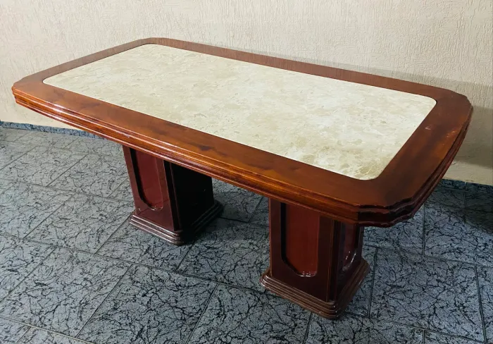 Mesa de jantar impecável madeira e mármore 