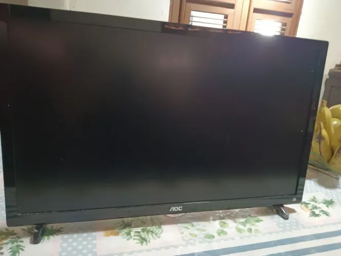 Televisão/monitor AOC 24 polegadas com defeito
