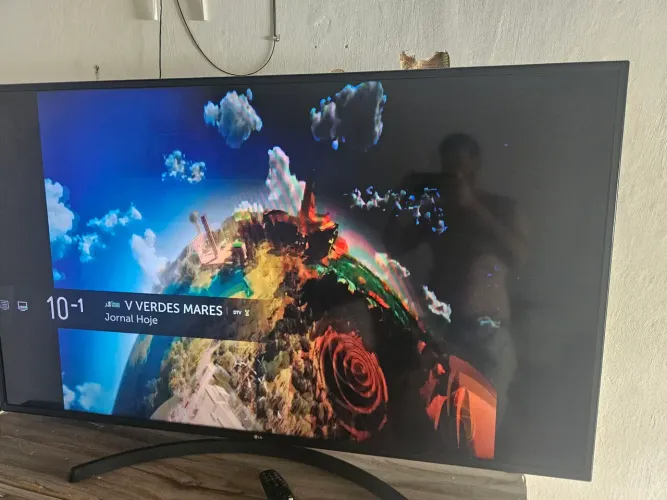 TV LG 60 polegadas com nota fiscal e controle e pezinho com defeito nos Led no lado