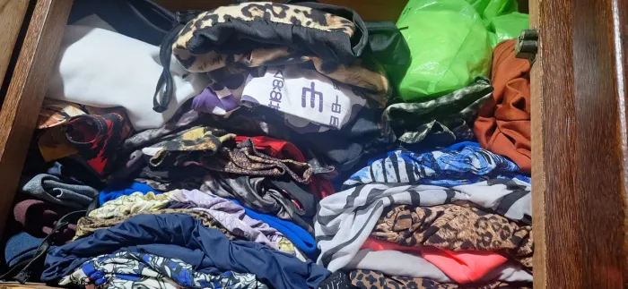 300 peças de roupas para bazar perfeito estado