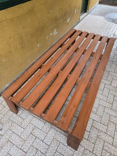 Cama solteiro de madeira 