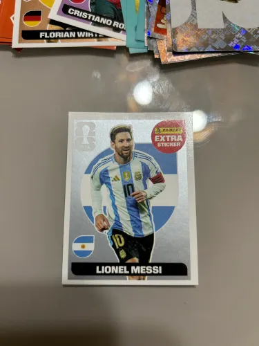 EXTRA FIGURINHA PANINI LIONEL MESSI PRATA