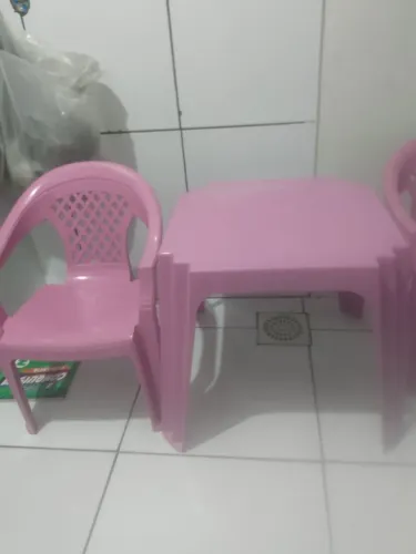 Mesa com cadeira infantil
