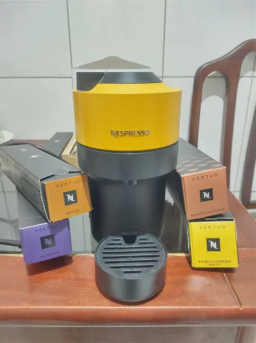 Cafeteira Nespresso Vertuo Pop Amarela Completa + 50 Cápsulas | Estado de Nova