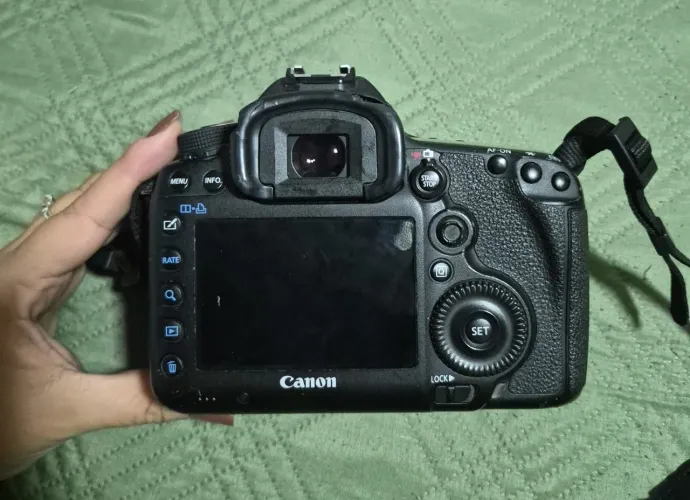 Câmera Canon EOS 5D Mark III
