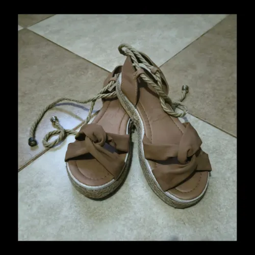 Sandália Melissa TAM 36 - R$35<br>tam 36<br>R$30<br>R$35