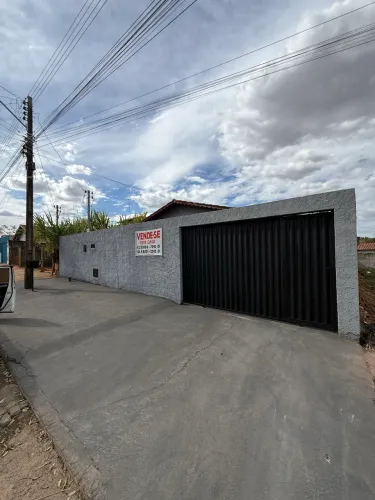 CASA 3/4 BAIRRO NAZARÉ EM HIDROLÂNDIA-GO