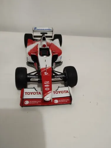 Miniatura fórmula 1 minichamps 1/18 Toyota racing TF102