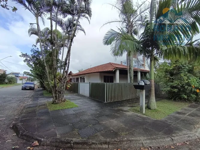 Casa de esquina em Riviera - Matinhos