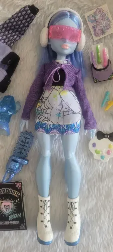 Boneca Monster High Abbey Fearbook
