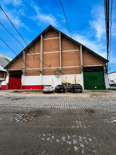GALPÃO EM CONDOMÍNIO FECHADO AS MARGENS DA BR 101 SUL.