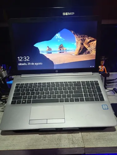 Notebook HP 250 G7 / Intel Core i5 8° Ger. / SSD NVME 256 GB / 16 GB RAM / Windows 10 Pro