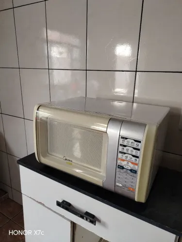 Microondas Mídia 21 litros super conservado!! Ótimo microondas..