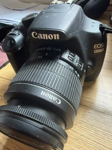 Canon EOS 1200D DSLR 18MP + Lente 18-55mm - Usada