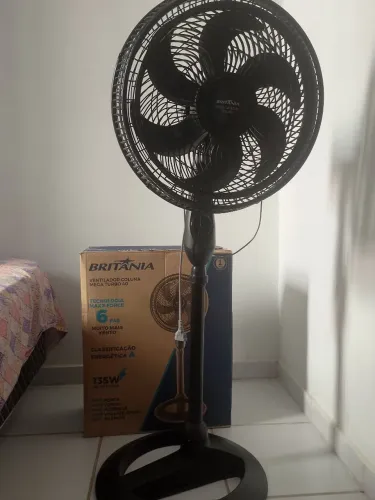 Ventilador de Coluna Britânia Mega Turbo 40 6 pás preto